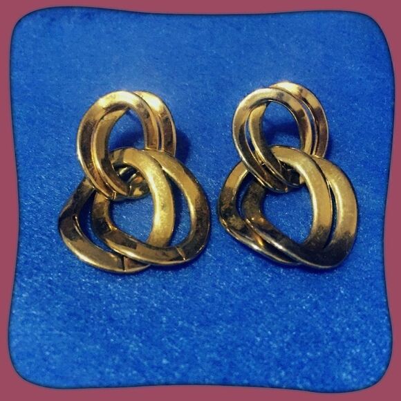 GOLDEN Dangling Earrings - Picture 1 of 3